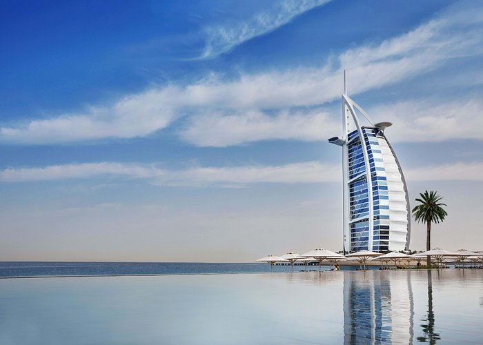 Business Class from Europe to Dubai round trip from €1,294