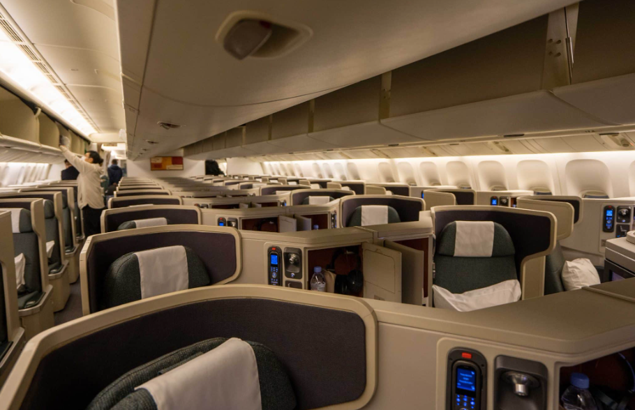 5* Business Class from Prague to Hong Kong