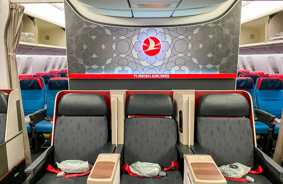 Business Class from Budapest to Hong Kong