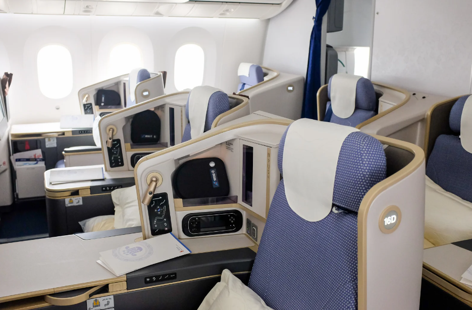 Business Class from Qatar to Philippines