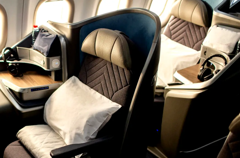 Business Class from Paris to Montreal