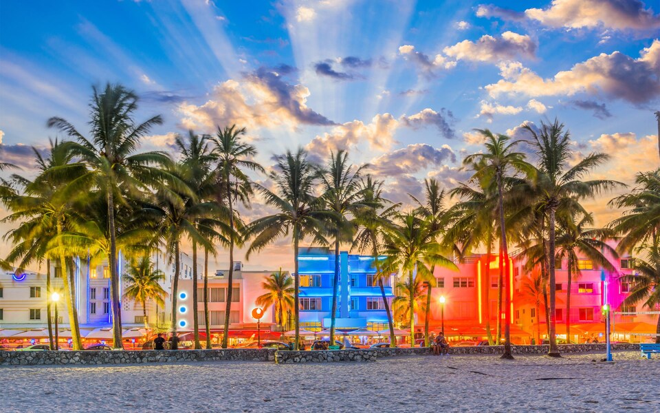 Business Class from Barcelona to Miami for €1,433 Round Trip