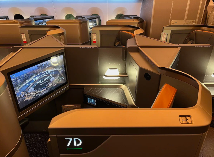 Business Class Suite from Vienna to Bangkok